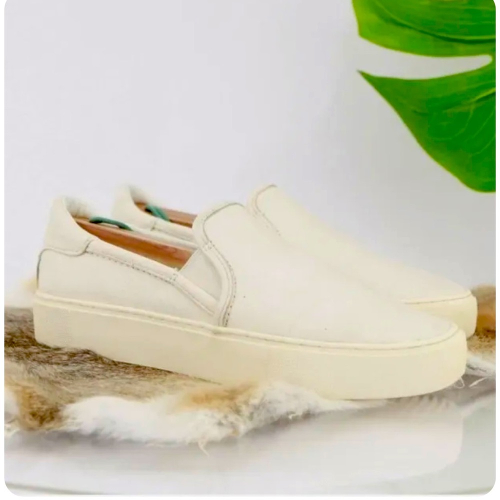 White leather slip-on shoe. Size 8.5